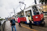 Tramwaj staranował samochód dostawczy [zdjęcia, wideo]