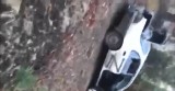 Przerażające nagranie. Rosjanie odcinają ukraińskiemu żołnierzowi genitalia i strzelają mu w głowę