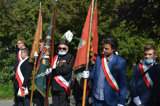 Ostatni zlot absolwentów Sztygarki w Dąbrowie Górniczej. Po mszy świętej rozdano medale, a później uroczystości przeniosły się na skwer pod pomnik Staszica, który otrzymał nazwę im. Antoniego Pilarza.Zobacz kolejne zdjęcia. Przesuń zdjęcia w prawo - wciśnij strzałkę lub przycisk NASTĘPNE