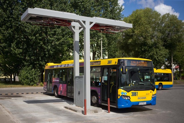 Słupskie „elektryki” obsłuży stacja trafo oraz ładowarka pantografowa ze stanowiskami postojowymi dla autobusów, która zlokalizowana jest na pętli przy ul. 11 Listopada.
