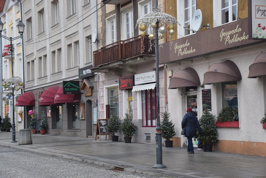 Białystok coraz piękniejszy na święta! Wkrótce rozbłysną choinkowe lampki i rozpocznie się bożonarodzeniowy jarmark (ZDJĘCIA)