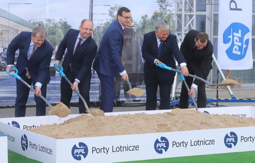 Lotnisko Warszawa - Radom imienia Bohaterów Radomskiego...