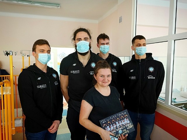 Siatkarze Enea Czarni Radom byli z wizytą w Radomskim Szpitalu Specjalistycznym.