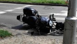 Poważny wypadek w Częstochowie. Samochód osobowy zajechał drogę motocykliście. Są poszkodowani. ZDJĘCIA