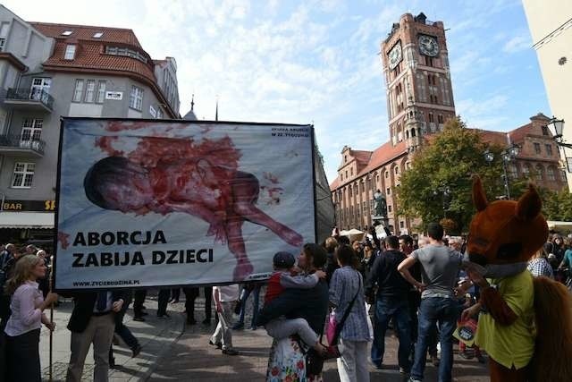 Wczoraj odbył się w Toruniu czarny protest. Manifestacja zwolenników zaostrzenia przepisów odbyła się w sobotę (na zdjęciu)