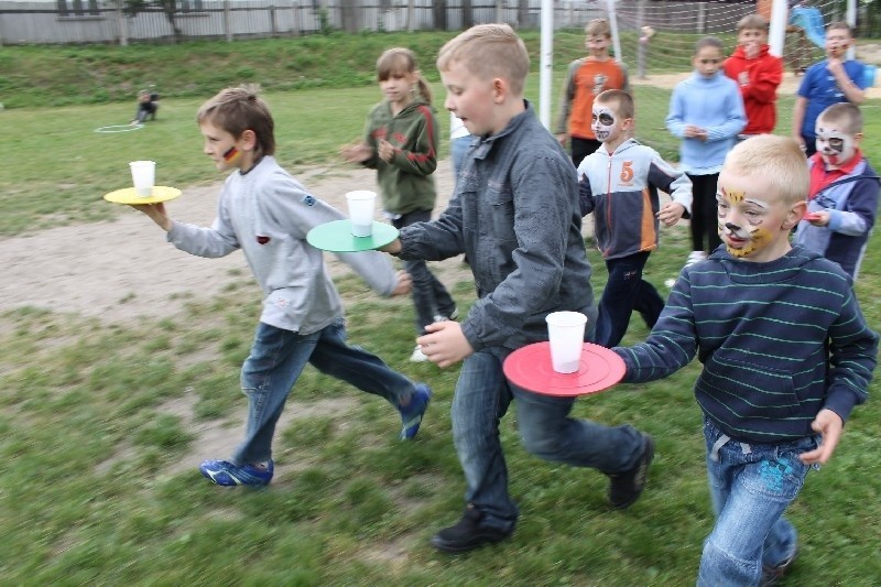 Z okazji Dnia Dziecka mieszkańcy Wędryni pod przewodnictwem...