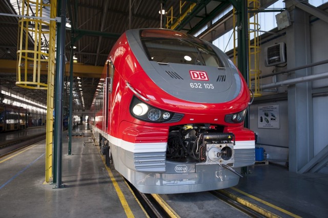 Produkowany przez PESA Bydgoszcz dla Deutsche Bahn spalinowy LINK otrzymał homologację Niemieckiego Urzędu Transportu Kolejowego EBA i został dopuszczony do ruchu na terenie Niemiec.Po przeprowadzonych wcześniej pozytywnie zakończonych badaniach i testach PESA złożyła niezbędne do uzyskania homologacji dokumenty w Niemieckim Urzędzie Transportu Kolejowego EBA, który 30 maja br. wydał decyzję o dopuszczeniu pojazdów LINK dla Deutsche Bahn do ruchu na terenie Niemiec.To bardzo ważny kontrakt dla przyszłości bydgoskiej firmy. Aktualnie w produkcji jest 71 pociągów LINK dwu- i trzyczłonowych, które od jesieni będą wozić niemieckich pasażerów.