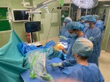 W Lublinie piła ortopedyczna odchodzi w zapomnienie. Robot wesprze chirurgów w operacji endoprotezy stawu kolanowego. Zdjęcia