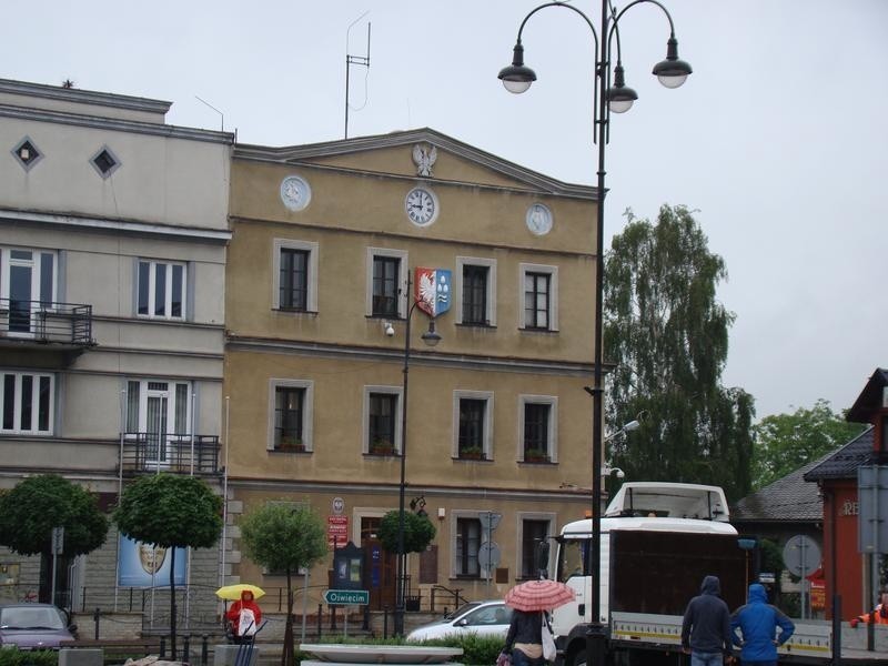 Rada Miejska w Kętach podniosła zarobki burmistrzowi, chociaż ten nie chciał