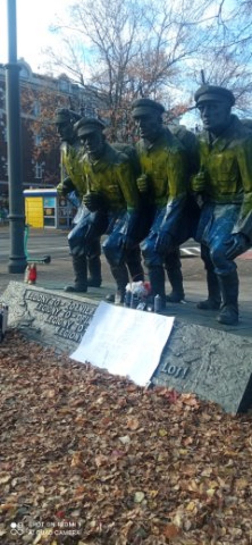 Kraków. Policjanci zatrzymali mężczyznę, który zdewastował pomnik marszałka Józefa Piłsudskiego i Legionistów