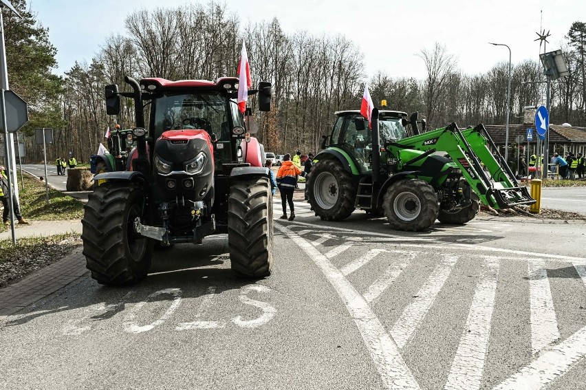 W czwartek, 21 marca rolnicy nadal protestują w kilku...