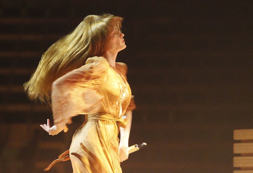 Florence + The Machine wystąpiła w Atlas Arenie w Łodzi! Florence dała wyśmienite show! Zobacz zdjęcia i czytaj relację