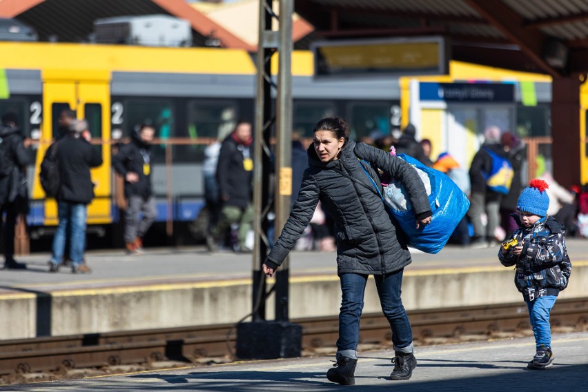 Dworzec kolejowy w Przemyślu to najważniejszy przystanek w rozkładzie jazdy pociągów. Tu dla wielu rozpoczynają się podróże życia [ZDJĘCIA]