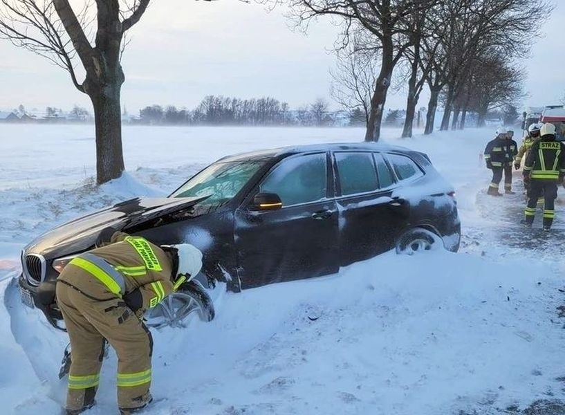 Fatalne warunki na drogach. Zbieramy zdjęcia i filmy od...