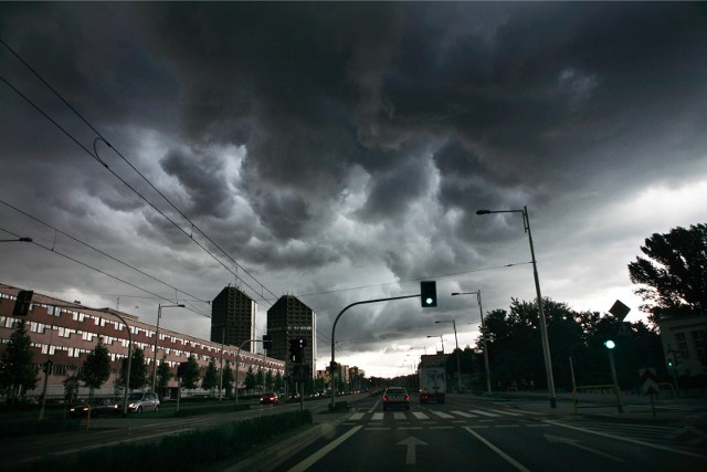 We Wrocławiu w piątek padać ma od godz. 17 do godz. 23. Epicentrum burzy należy spodziewać się około godz. 21.