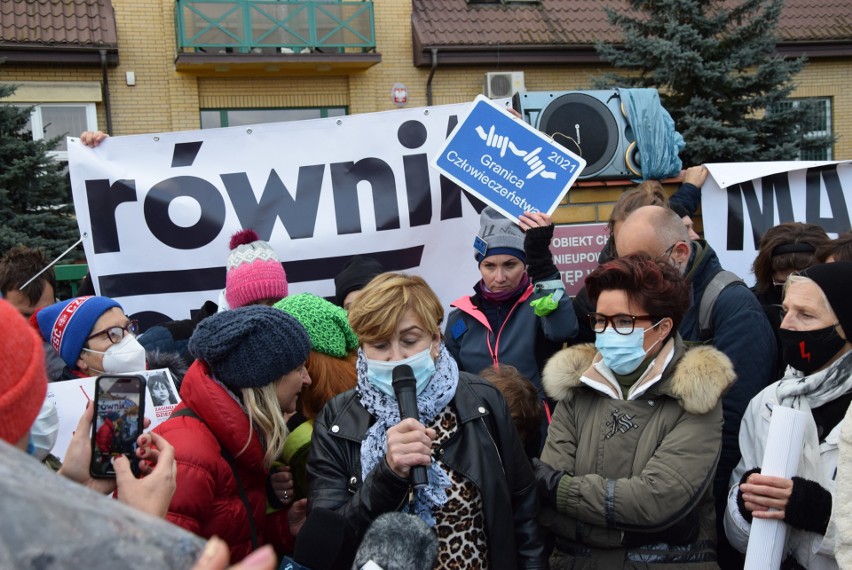 Na granicę przybyli protestujący z całej Polski. Akcję...