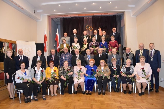 Szesnaście par z gminy Gorzów Śląski otrzymało Medale za Długoletnie Pożycie Małżeńskie.