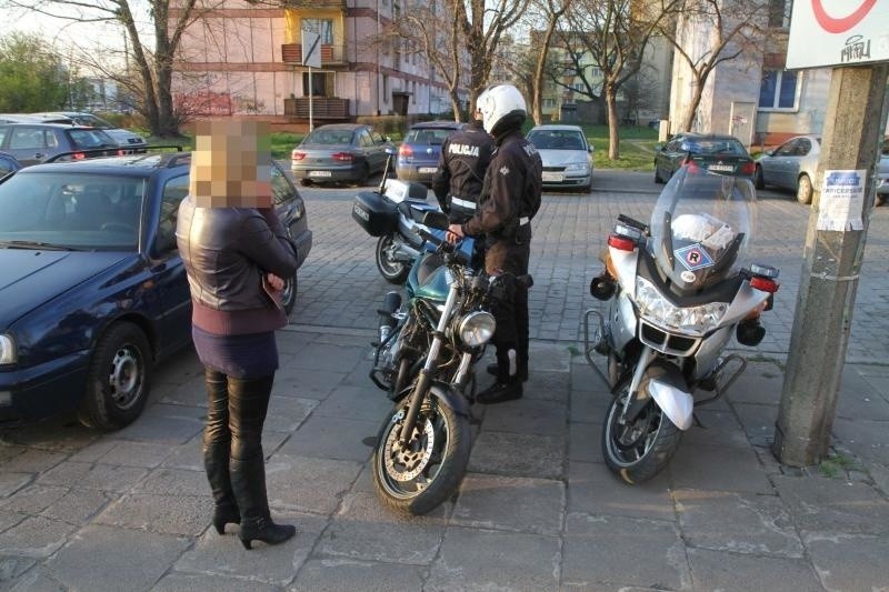 Pościg we Wrocławiu. Pijany motocyklista bez prawa jazdy uciekał z dzieckiem (FILM, ZDJĘCIA)