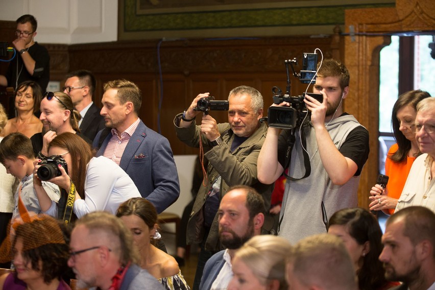 W sobotę (25.08) prezydent Słupska Robert Biedroń udzielił...