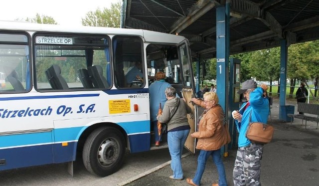 Wkrótce koniec tej pieśni: Jestem ze wsi, auta nie mam, do miasta nie dojadę Dziś o tym, czy do wsi kursuje autobus decyduje głównie to, czy przewoźnikowi opłaca się tam jechać. To ma się zmienić.