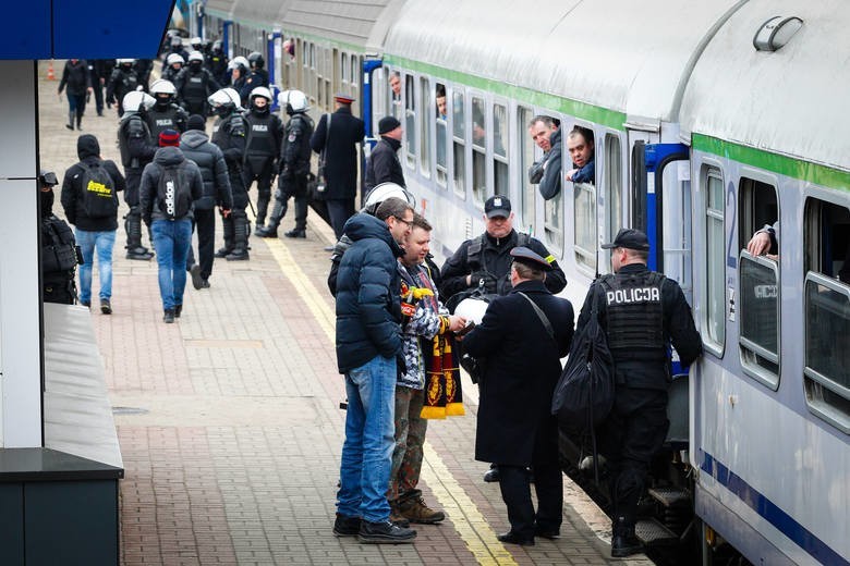 Wyjazd kibiców Pogoni Szczecin na mecz z Lechem Poznań - 18...