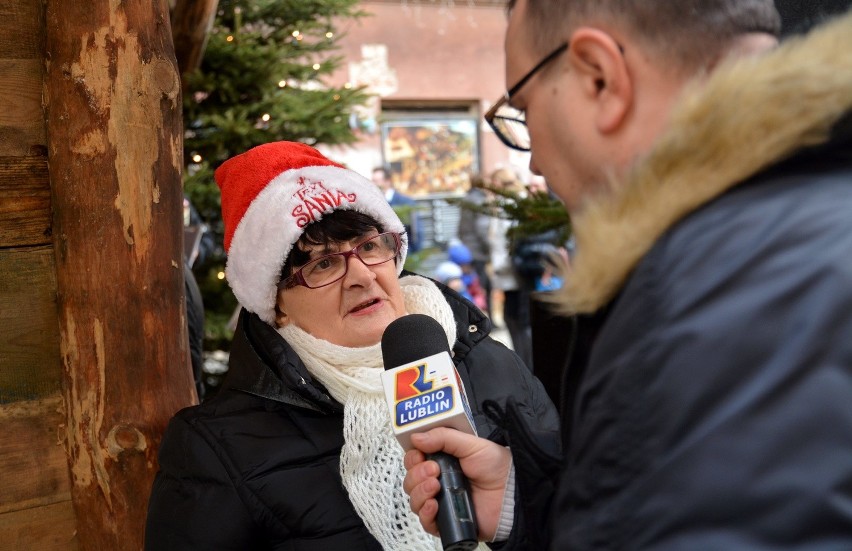 Kolędowanie przy szopce przy klasztorze oo. Dominikanów [ZDJĘCIA]