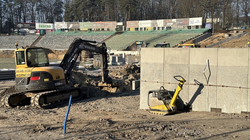 Na stadionie Faluibazu Zielona Góra trwa budowa nowego parku...