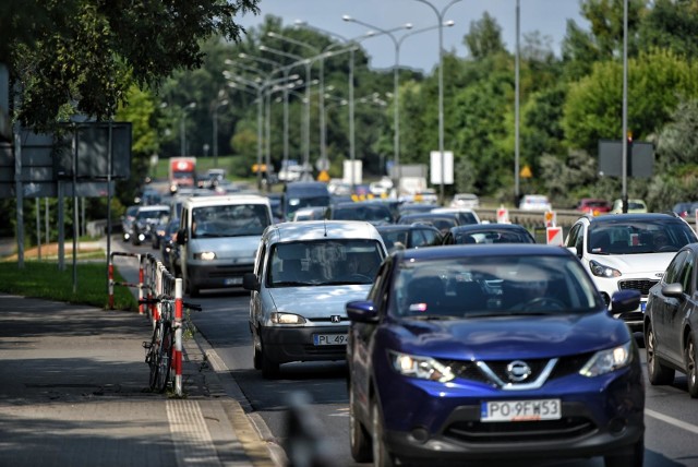 Uwaga! Korek na DK86 w Katowicach. To skutek kolizji czterech samochodów.