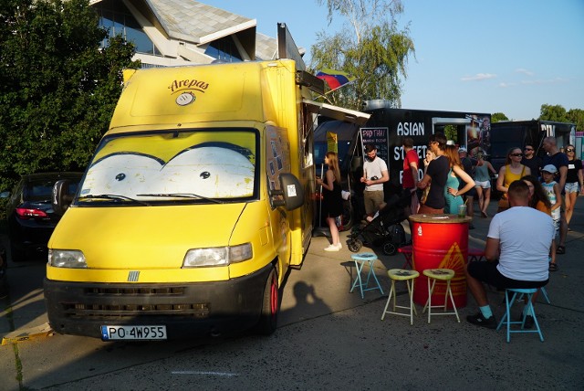 W weekend w Poznaniu odbywa się szósta edycja imprezy "Food Park - jemy pod Areną". W parku Kasprowicza zaparkowały food trucki, a organizatorzy przygotowali mnóstwo atrakcji. Zobacz zdjęcia i sprawdź, co dzieje się w weekend pod Areną.Przejdź do kolejnego zdjęcia --->