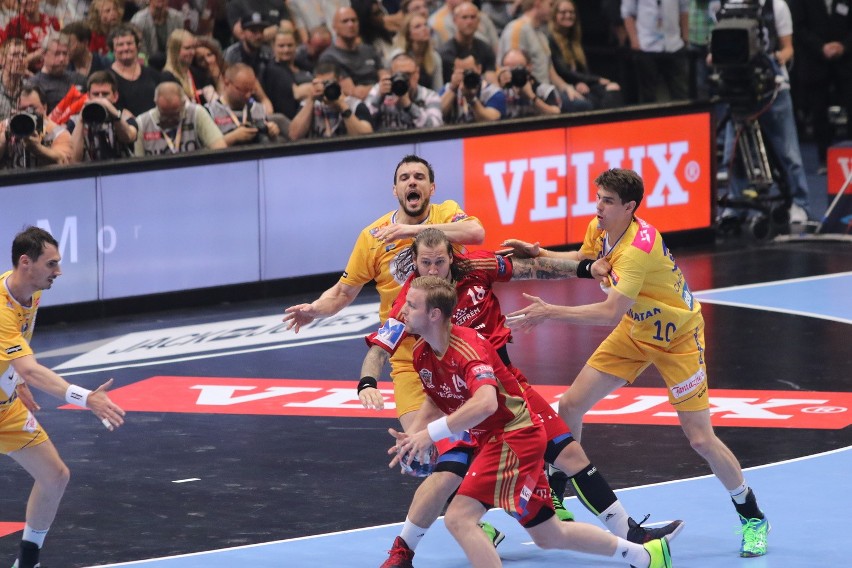 Vive Tauron Kielce po horrorze wygrał z Veszprem i zwyciężył w Lidze Mistrzów