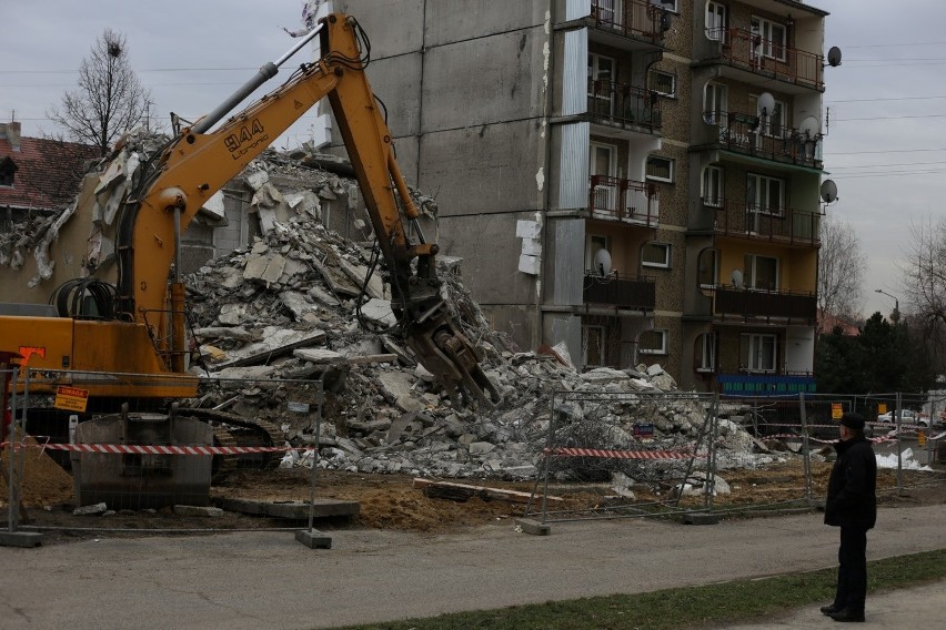 Wyburzanie bloku w Bytomiu, w którym doszło do wybuchu gazu