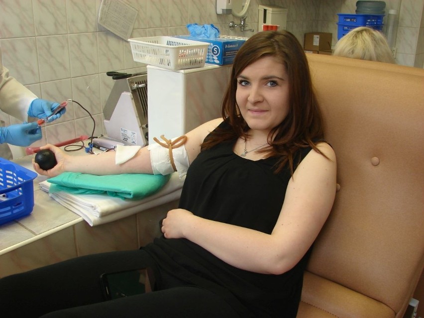 Młodzież z ostrowieckiego "Ekonomika" oddała krew dla chorego na białaczkę Leonka