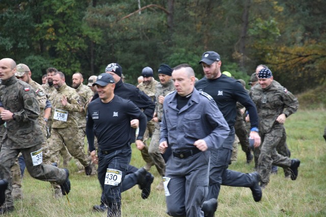 W tym roku bieg o Nóż Komandosa poprowadzony został przełajem równym dla kobiet i meżczyzn - 10 km