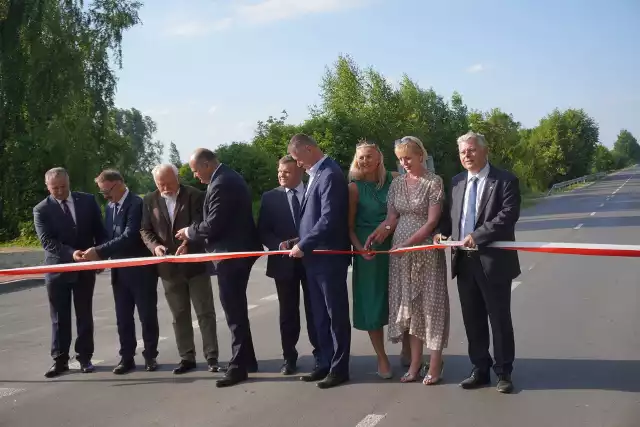 W poniedziałek, 21 czerwca, odbyło się oficjalne otwarcie drogi Jawor Solecki - Sienno. Remont objął ponad 5 kilometrów jezdni.