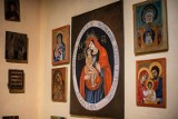 Ikony i obrazy z Bałkanów, Haiti, Dominikany, czy Japonii można obejrzeć na wystawie „Sacrum i profanum” w Kiermusach (zdjęcia)