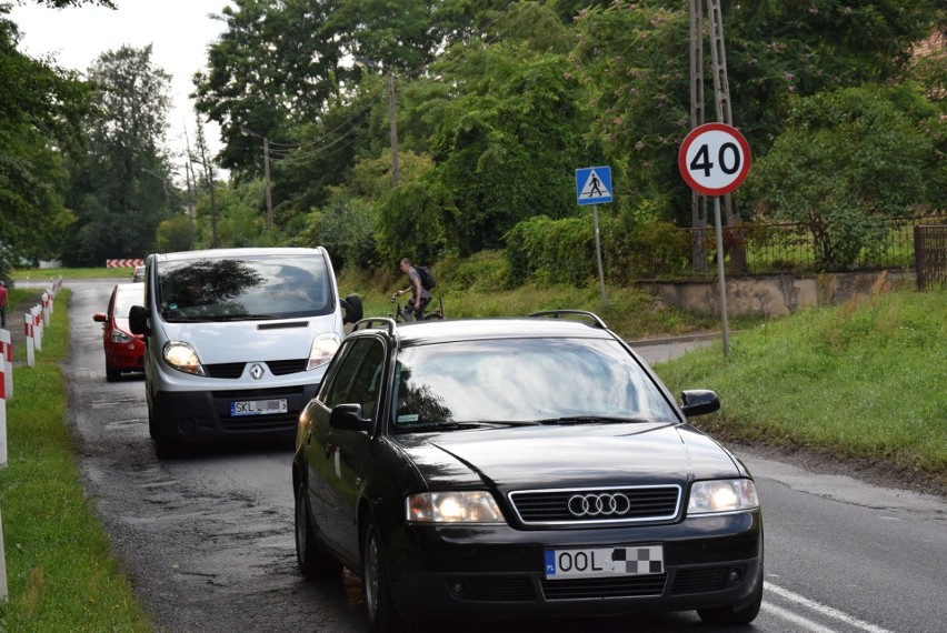 Ul. Częstochowska, czyli wylotowa droga wojewódzka nr 494 w...