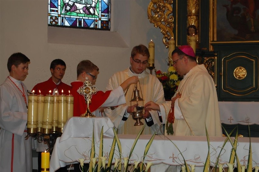 Powiat kartuski: Relikwie św. Jana Pawła II w kościele w Kiełpinie [ZDJĘCIA, WIDEO]