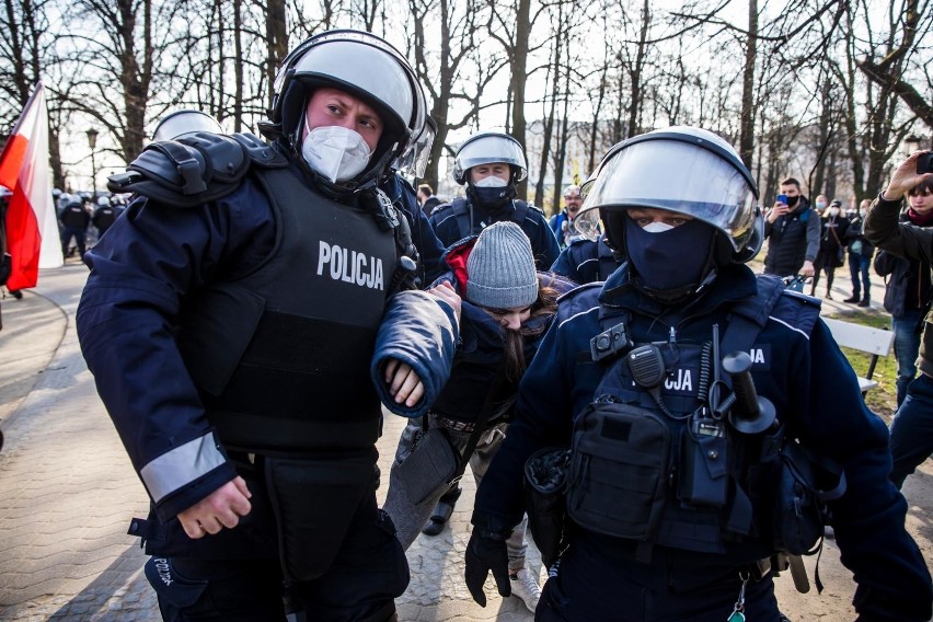 W trakcie wczorajszych zabezpieczeń policjanci zatrzymali 11...