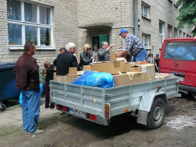 Pomoc z powiatu zwoleńskiego trafiła już do szkoły w Rogowie w gminie Wilków.