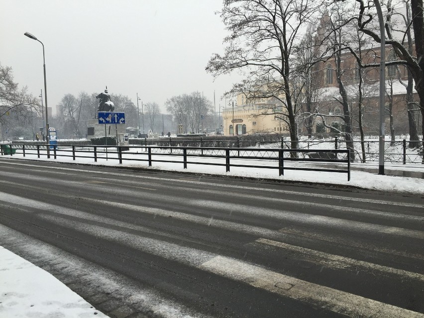 Śnieżny nowy rok we Wrocławiu. W nocy będzie bardzo ślisko