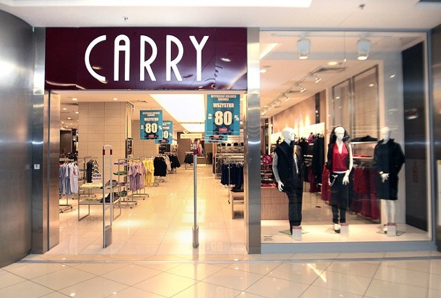 Carry oferuje odzież dla kobiet, mężczyzn i dzieci. W Opolu ta sieć jest także w CH Karolinka.
