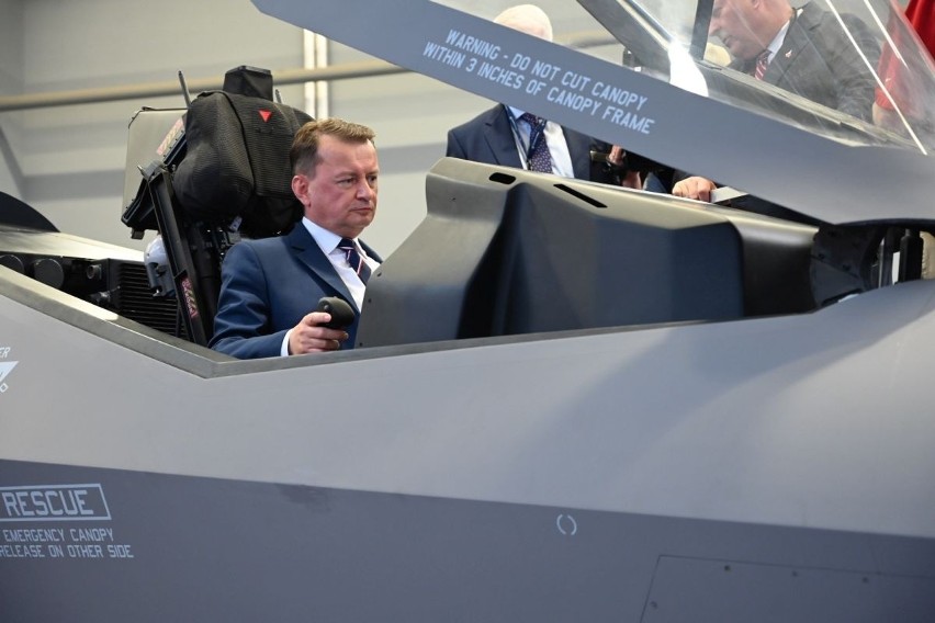 Mariusz Błaszczak za sterami F35