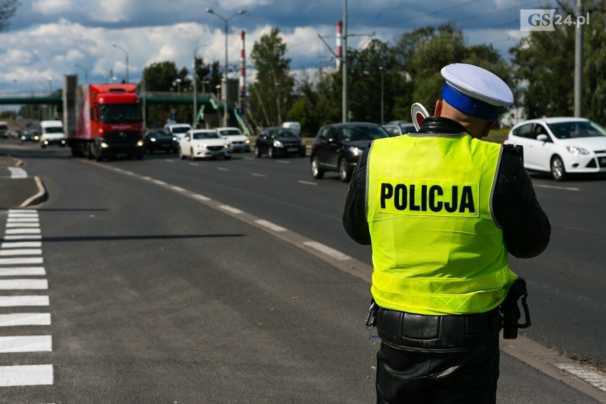 Policyjne kontrole na drogach. Trwa długi weekend i szczyt wakacyjnych wyjazdów