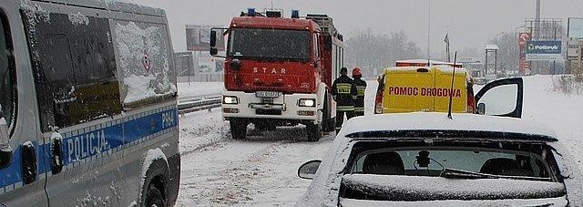 Zima w Śląskiem. Chodniki i drogi zasypane