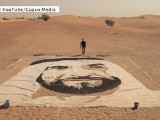Portret z piasku ozdobił pustynię [WIDEO]