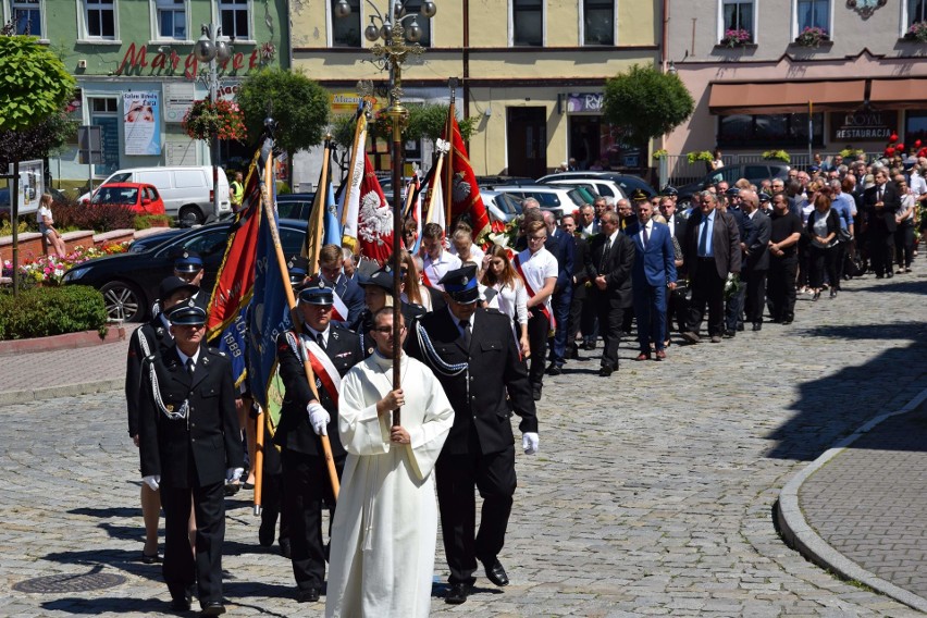 Pogrzeb Piotra Sollocha, byłego burmistrza Krapkowic. Żegnały go tłumy mieszkańców 