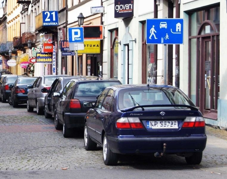 Drogowcy ustawili znaki, które wzajemnie się wykluczają....