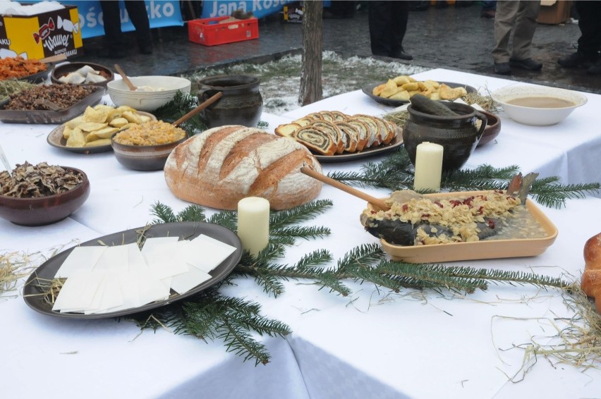 12 potraw wigilijnych: Tradycyjne świąteczne dania [WIECZRZA...