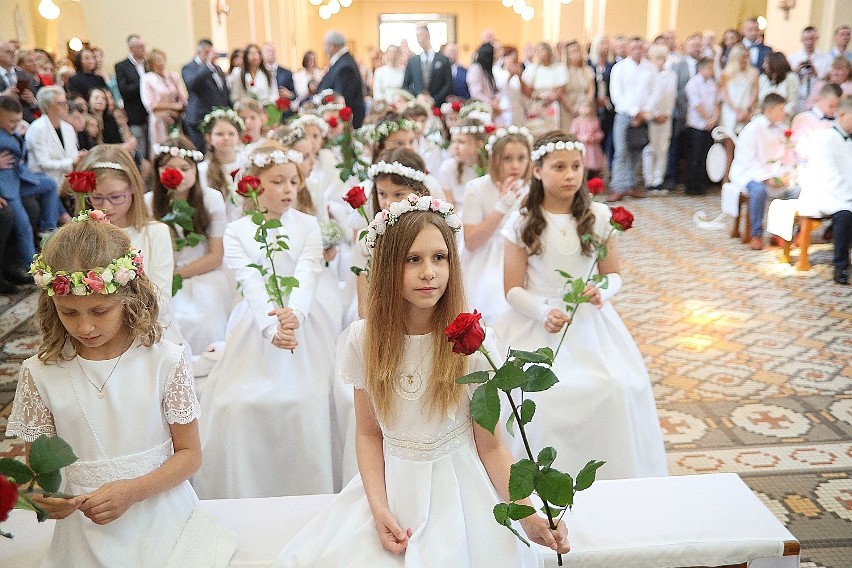 W niedzielę do komunii przystąpiły dzieci z parafii Matki...