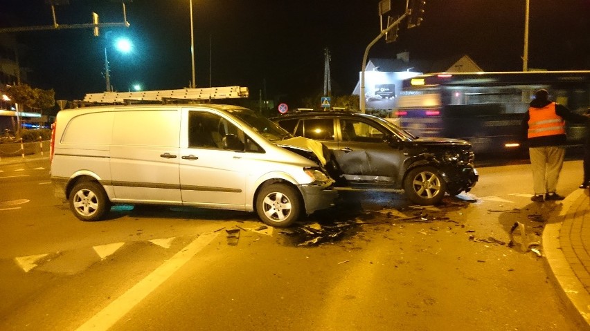 Według świadków kierowca mercedesa vito jadąc ulicą...